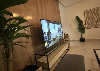 شقة بدخول ذاتي وصالة مريحة 