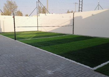 شاليه بملعب كرة طائرة 