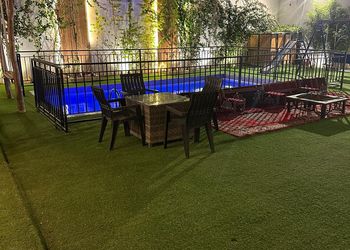 شاليه بمسبح خارجي وجلسة خارجية