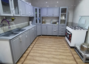 شاليه بخيمة و مسطح اخضر  