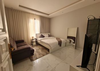 استديو هادئ بدخول ذاتي 