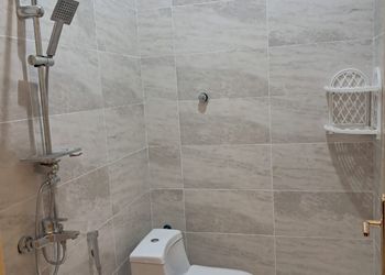 شقة بصالة مريحة ومجلس وبلكونة 