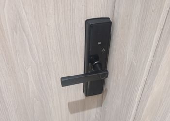 استديو بسرير ماستر وجلسة جانبية