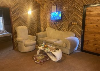استراحة بجلسة خارجية ومسطح اخضر