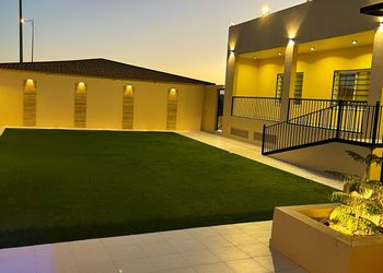 استراحة بمسطح اخضر ومجالس