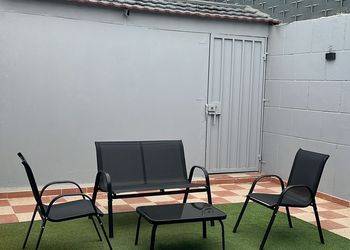 شاليه بغرفة نوم مطلة على المسبح