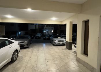 استديو بأثاث مريح وبسيط 