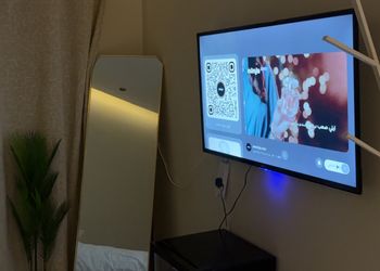 استديو بأثاث مريح وبسيط 