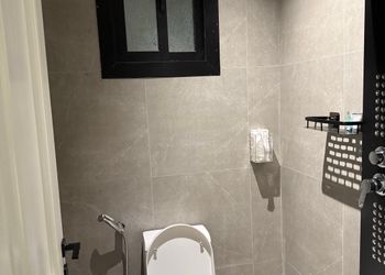 استديو بأثاث مريح وبسيط 