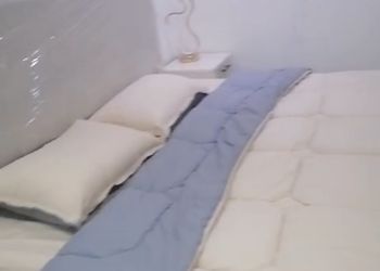 استديو بسرير ماستر وجلسة جانبية 