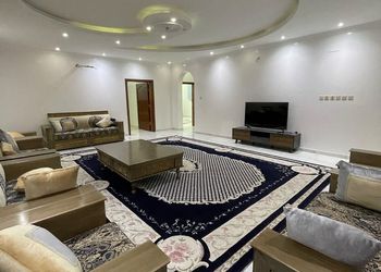مجلس ضيافة واسع بدخول ذاتي 