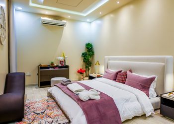 شقة بغرفتين نوم وصالة مريحة 