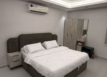 استديو بأثاث مريح وبسيط 