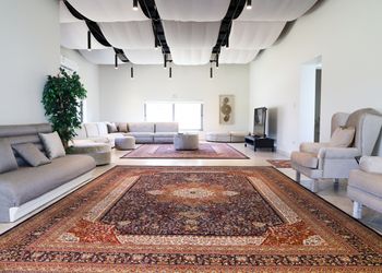 استراحة بمسطح اخضر وجلسه خارجيه
