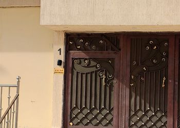 شاليه بغرفة نوم و جلسة خارجية