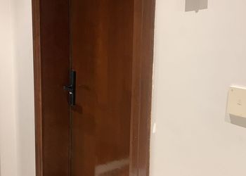 استديو بسرير ماستر وأثاث مريح 
