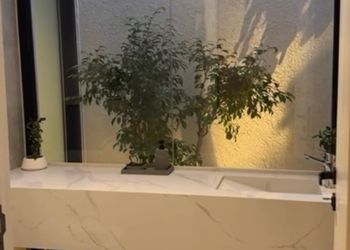 شاليه بمسطح اخضر وجلسة خارجية 
