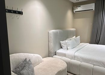 استديو هادئ بدخول ذاتي 