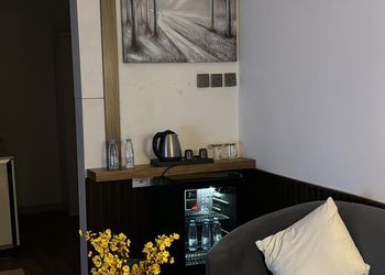 استديو بسرير ماستر وجلسة جانبية