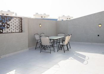 شقة غرفتين و جلسة خارجية بسطح
