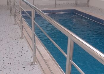 شاليه بمسبح خارجي وجلسة خارجية