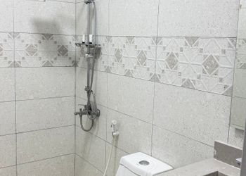 شقة بصالة مريحة وغرفة نوم 