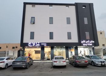 شقة بصالة وغرفة نوم