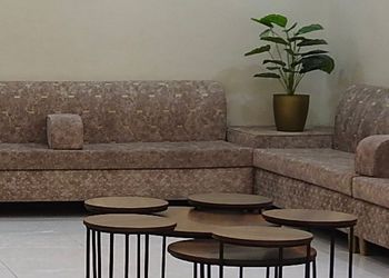 استراحة بمجلس واسع وفناء خارجي 