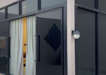 شقة بغرفة معيشة وغرفة نوم 