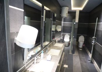 شاليه بمسطح اخضر ومجالس 