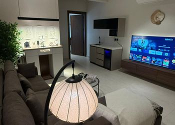 شقة بغرفة معيشة وغرفة نوم 