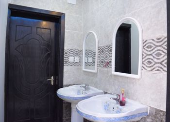 استراحة بصالة جلوس ومسبح خارجي