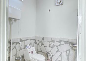 مزرعة ببيت شعر ومسطح اخضر