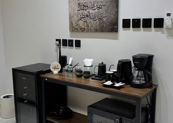 شقة بصالة أنيقة وغرفة نوم 