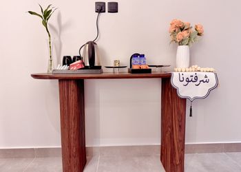 شقة بصالة وثلاث غرف نوم