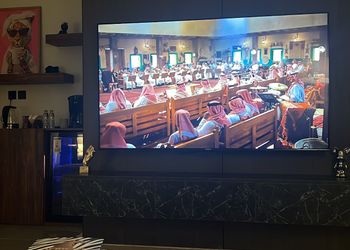 استديو بسرير ماستر وجلسة مريحة 