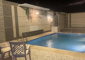 شاليه بمسطح اخضر واضاءة اضافيه