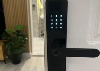 استديو بأثاث مريح وبسيط