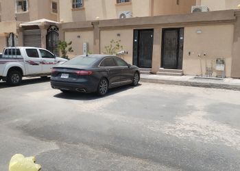 شقة بغرفة معيشة وغرفة نوم 