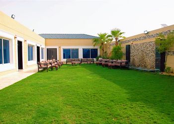استراحة بجلسة خارجية وأجواء ممتعة 