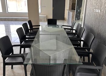 شاليه بمسبح شاطئي ومجالس 