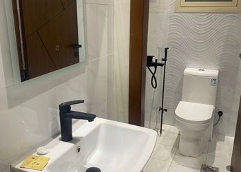 استوديو بمطبخ وحمام وسطح خاص