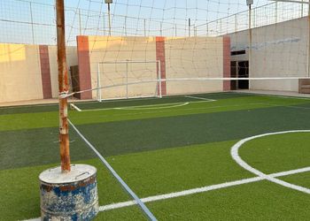 استراحة بمسبح خارجي وجلسة خارجية