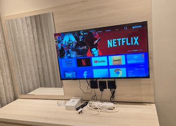 استديو بأثاث مريح وبسيط 