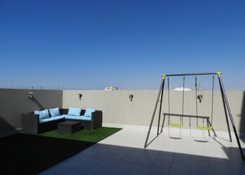 شقة انيقة بصالة وغرفتين نوم 