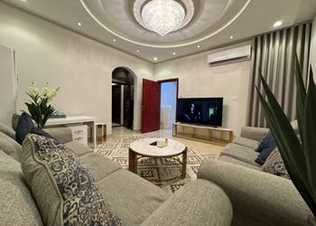 شقة بغرفة وصالة بمدخل خاص
