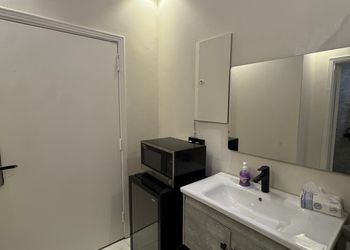استديو بسرير ماستر ودخول ذاتي