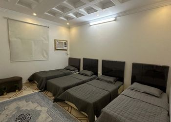 شقة بغرف نوم وصالة ومجلس 