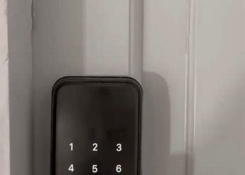 استديو بسرير ماستر وجلسة جانبية 