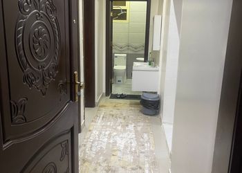 شقة بغرفة معيشة وغرفتين نوم 
